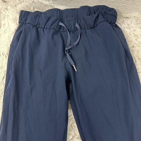 Lululemon On The Fly Crop *23" True Navy - Picture 1 of 5